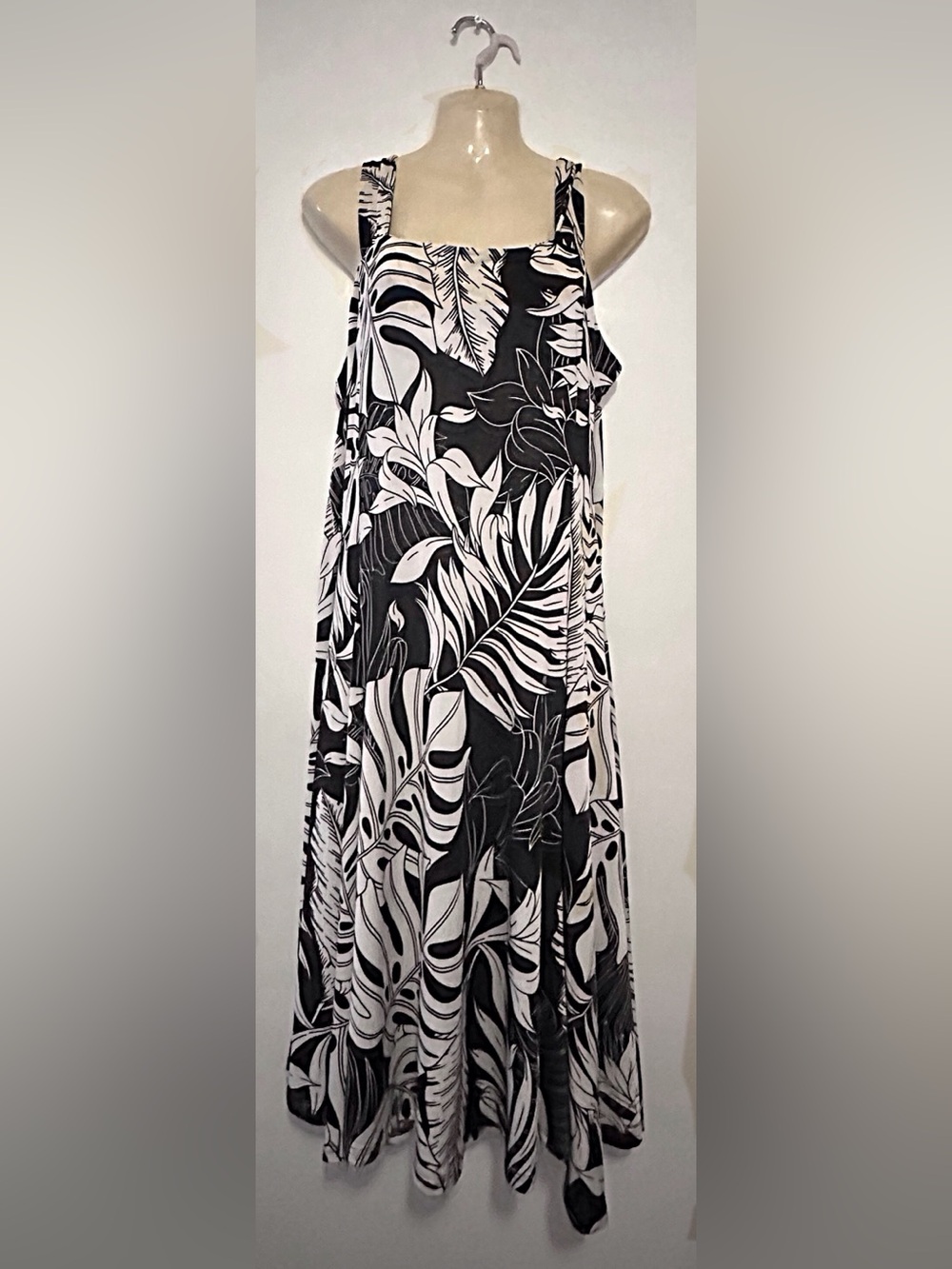 Black & White Tropical Print Maxi Dress